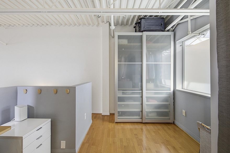 C6 238 E 10th Avenue