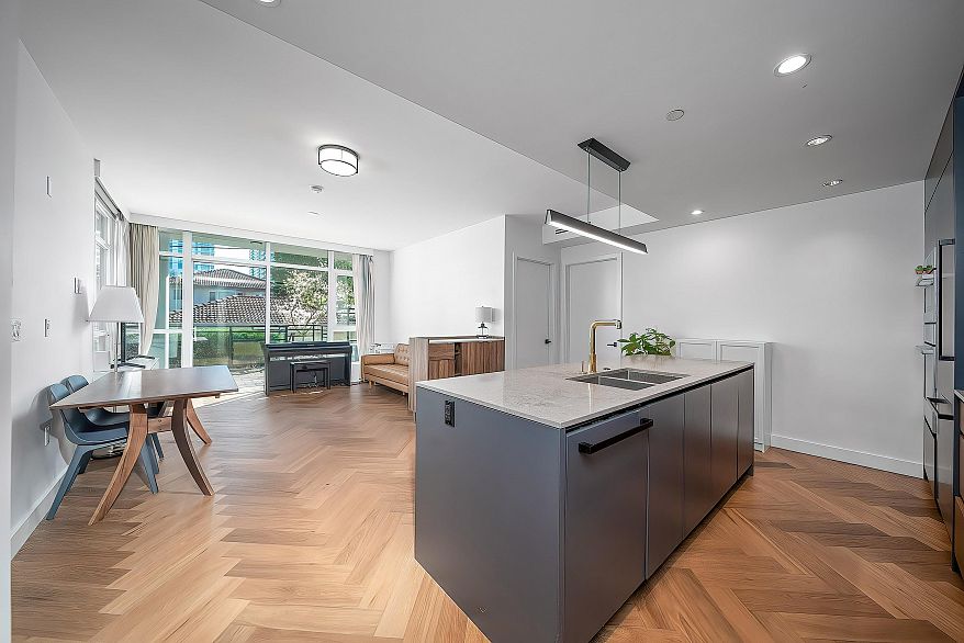 106 458 W 63rd Avenue