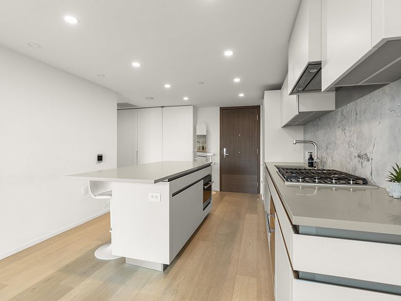 1104 889 Pacific Street