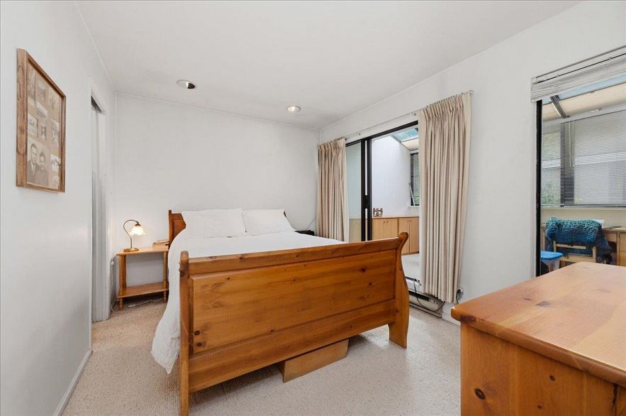 6 5730 Carnarvon Street