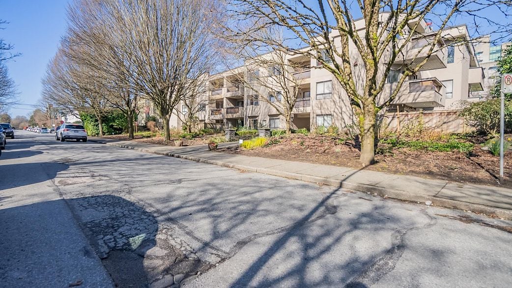 305 975 W 13th Avenue