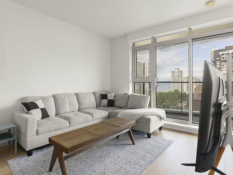 1104 889 Pacific Street