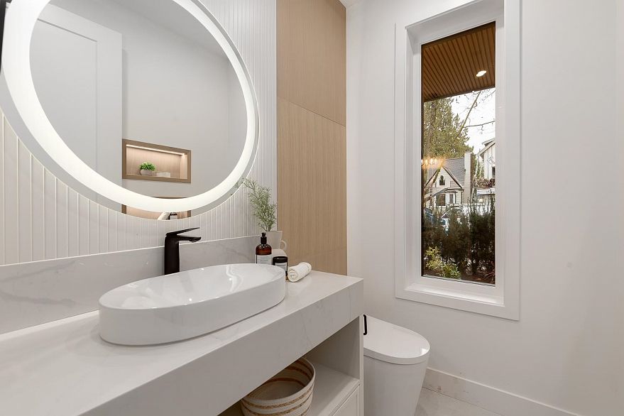 1 2976 W 13th Avenue