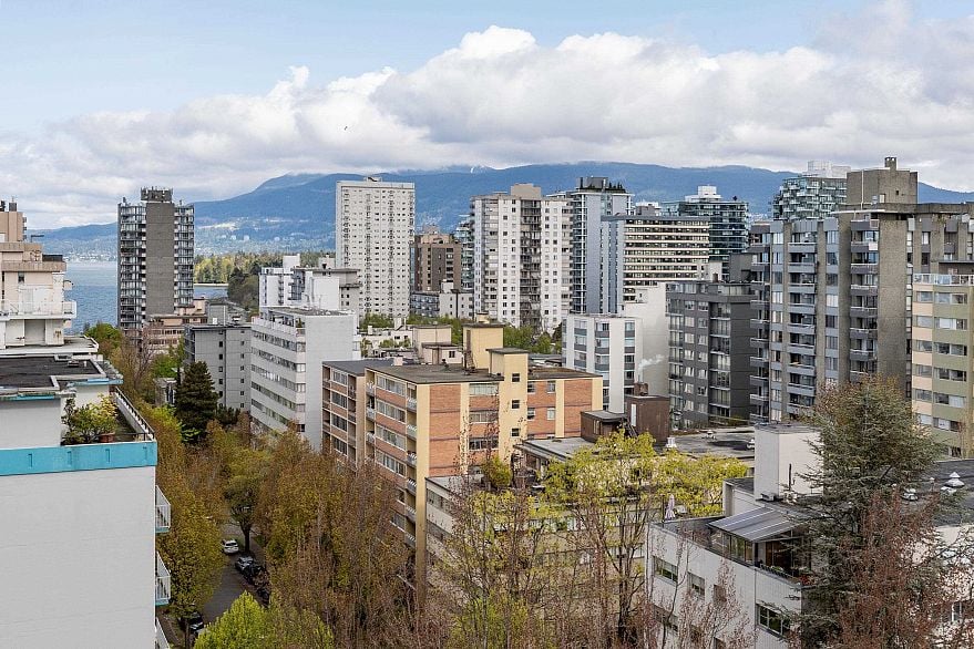 1403 1330 Harwood Street