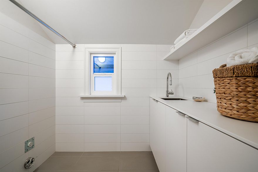 2011 Creelman Avenue