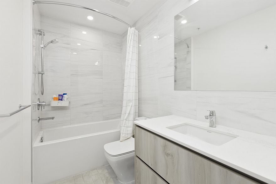 205 488 W 58th Avenue