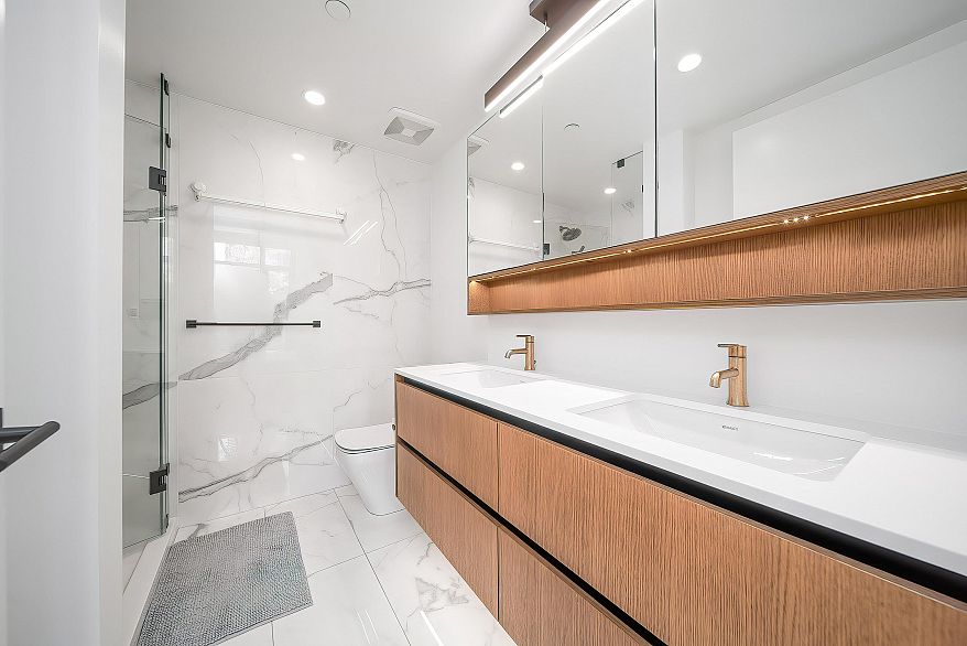 106 458 W 63rd Avenue