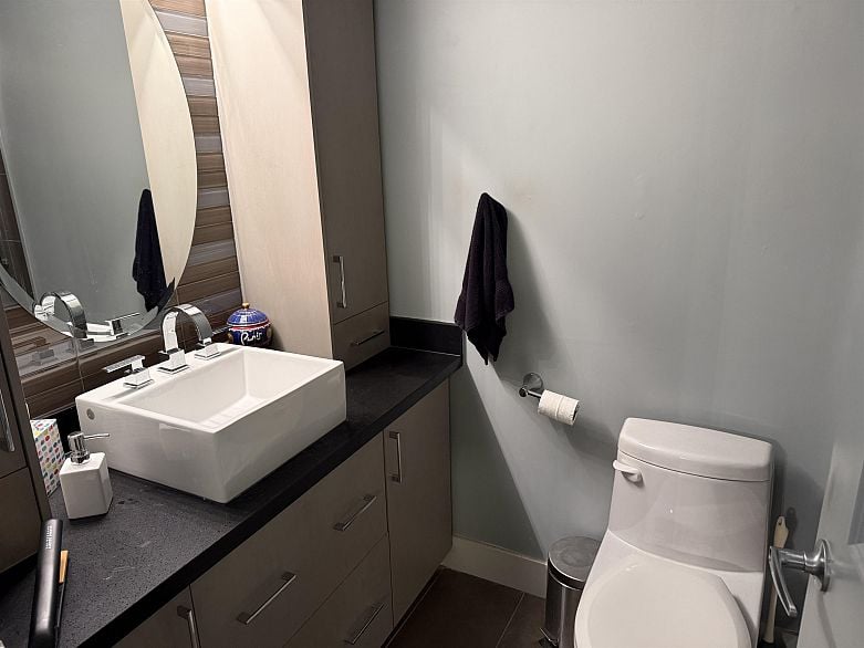 117 2416 W 3rd Avenue