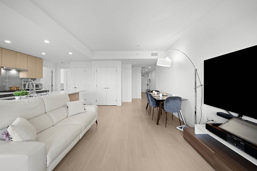 301 8888 Osler Street