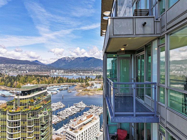 3601 1328 W Pender Street