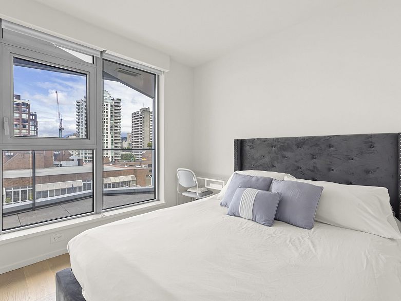 1104 889 Pacific Street