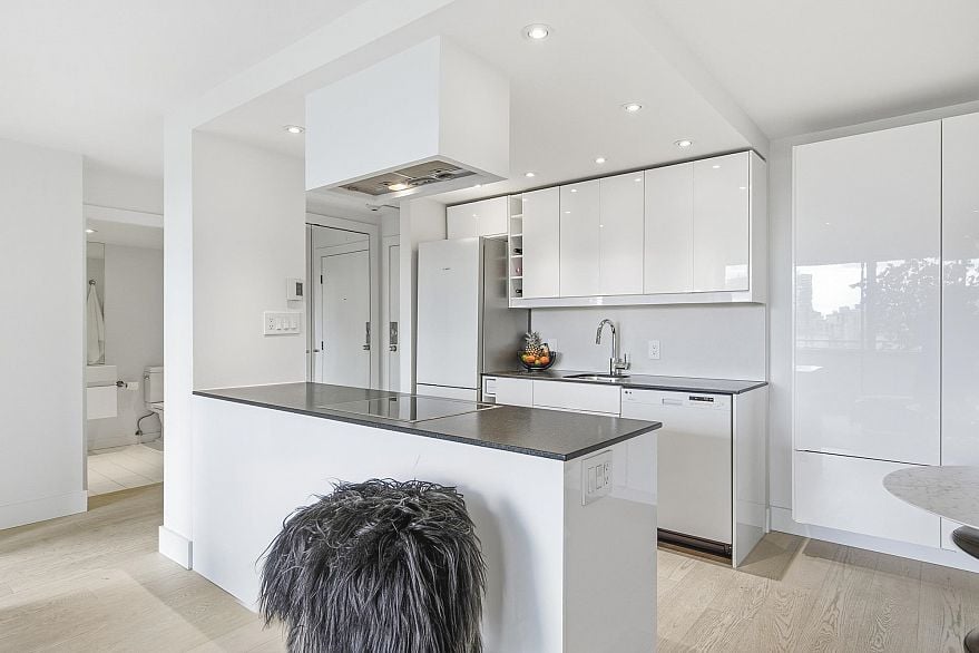 1806 1725 Pendrell Street