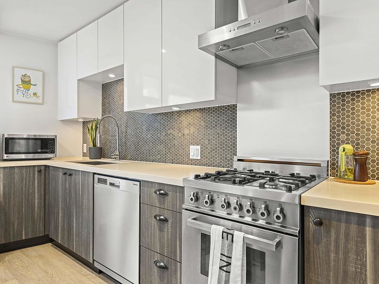 502 311 E 6th Avenue