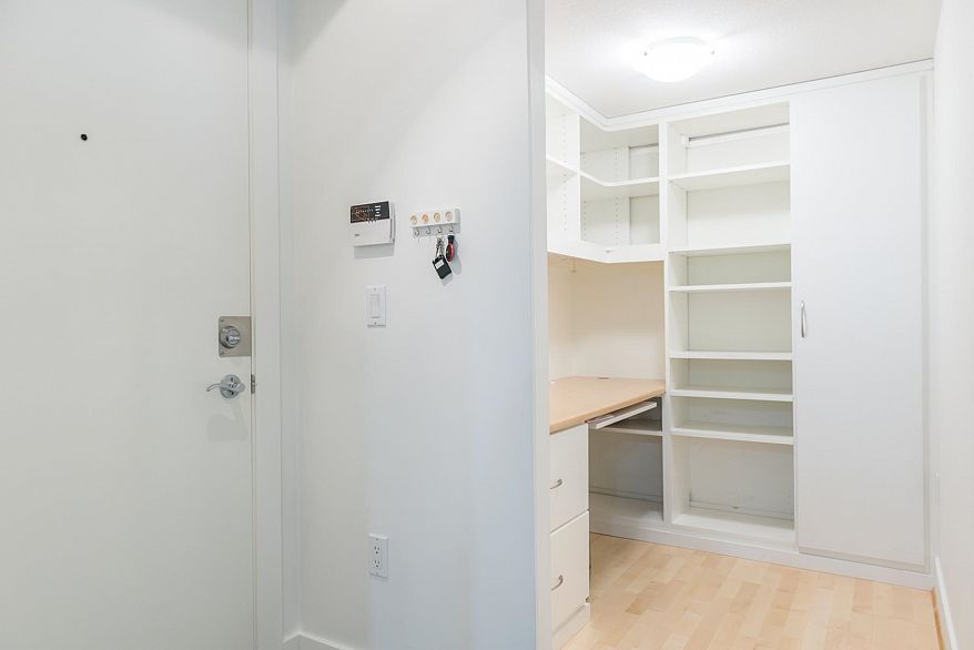 206 2137 W 10 Avenue