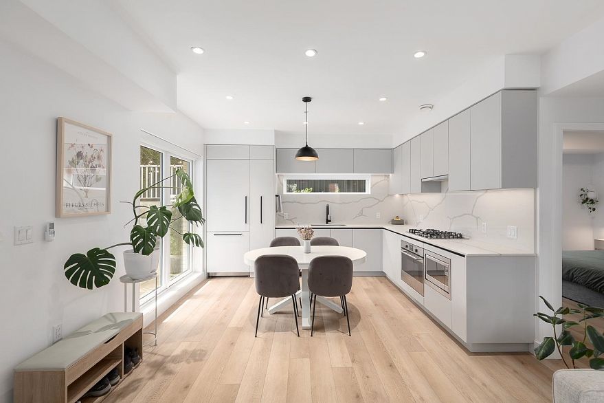 101 239 E 16th Avenue