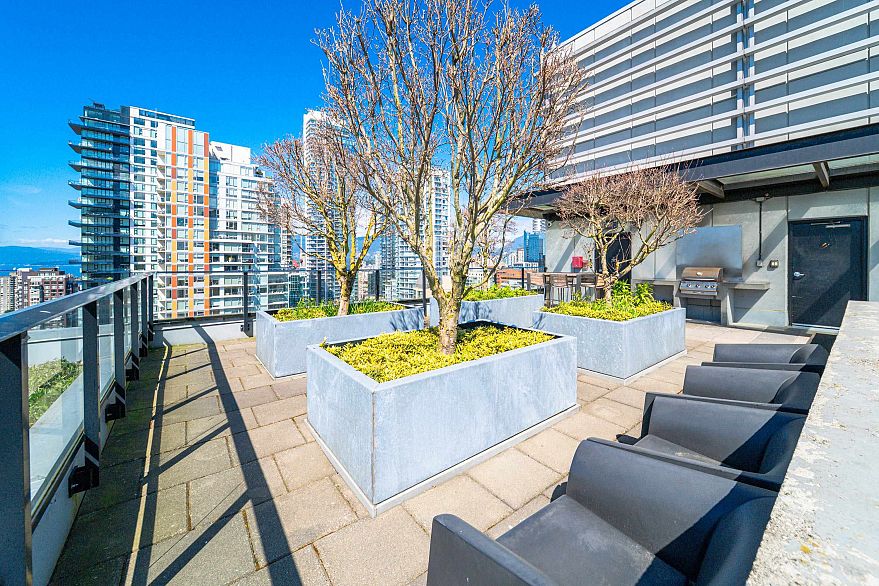 1703 1325 Rolston Street