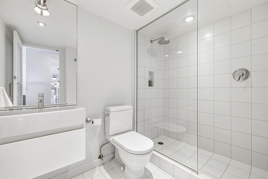 1806 1725 Pendrell Street