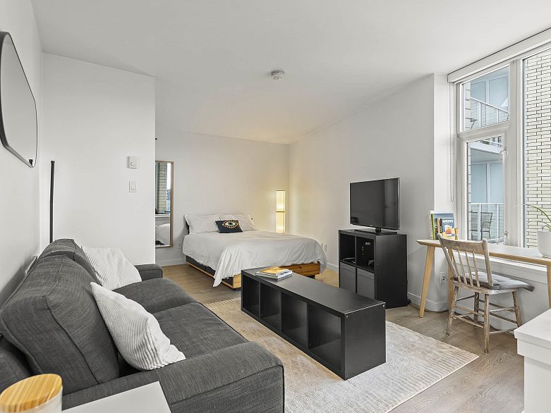 502 311 E 6th Avenue