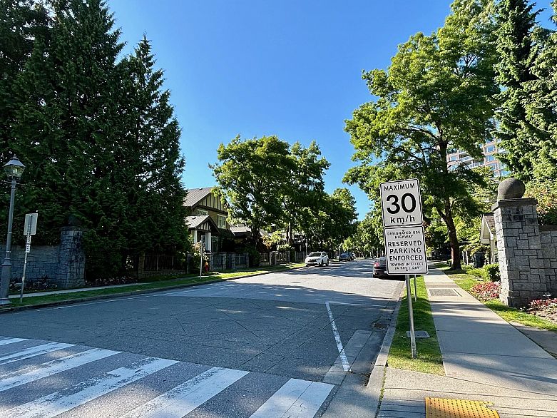 1306 5639 Hampton Place