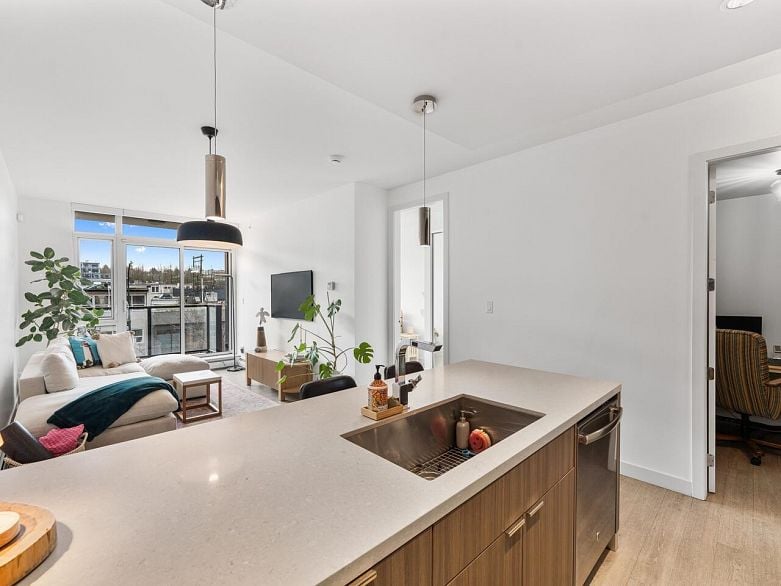 201 1788 Ontario Street