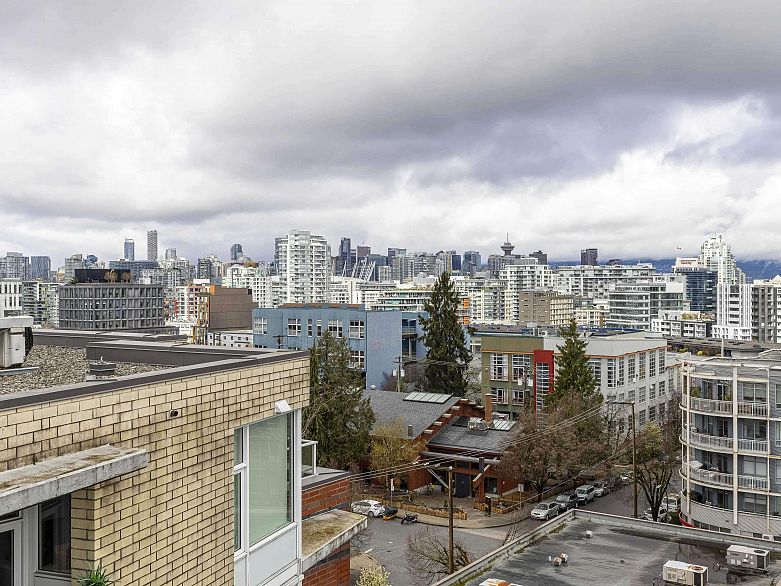 502 311 E 6th Avenue