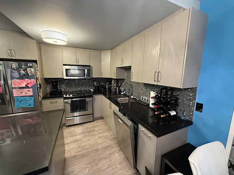 117 2416 W 3rd Avenue