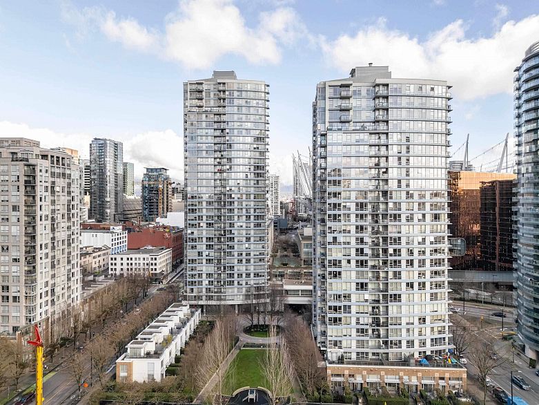 310 939 Expo Boulevard