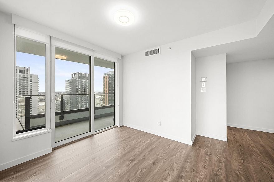 2407 8189 Cambie Street