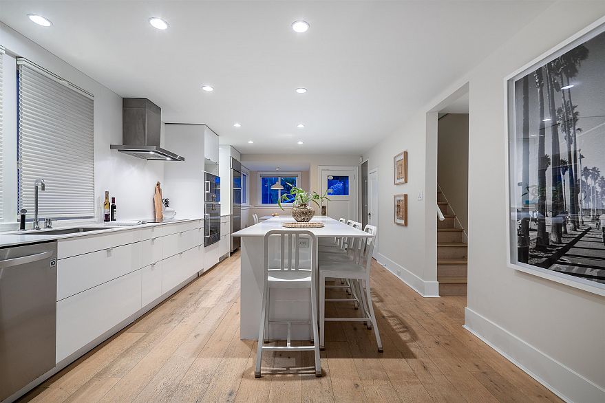 2011 Creelman Avenue