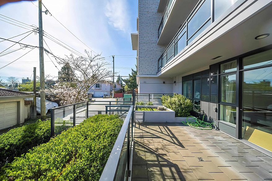 106 458 W 63rd Avenue