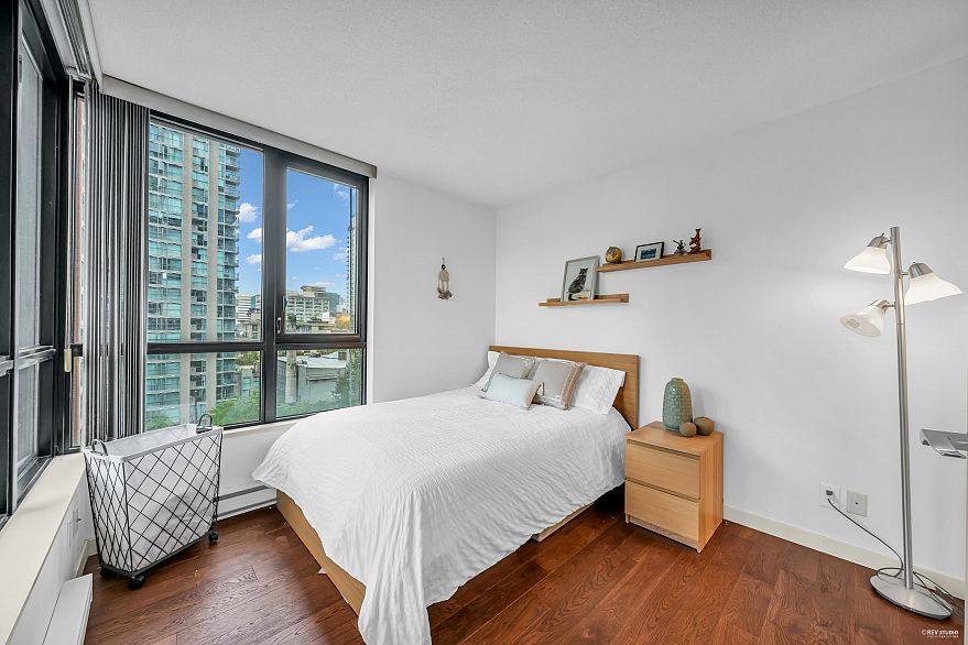 1001 928 Homer Street