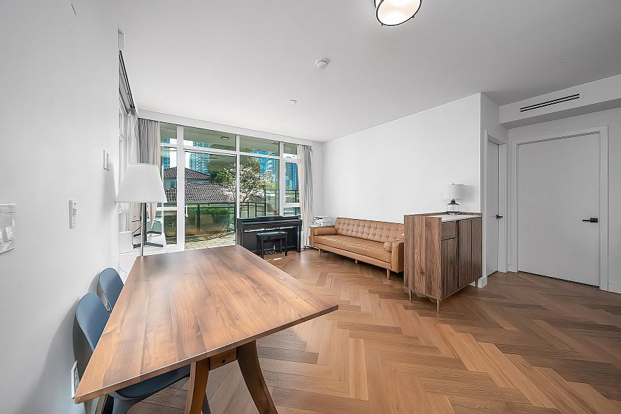 106 458 W 63rd Avenue