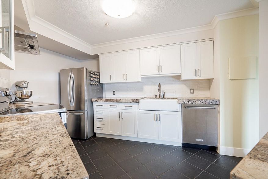 111 1236 W 8th Avenue