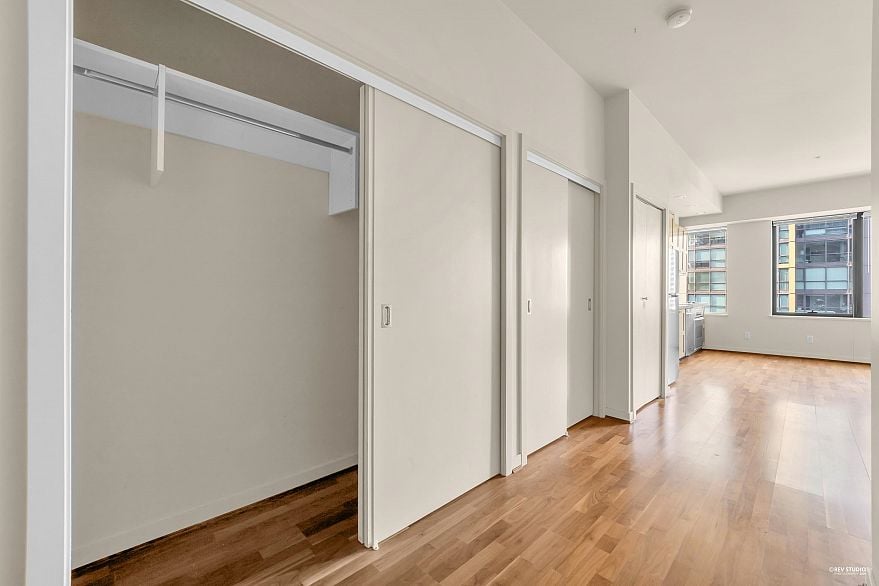 1113 1333 W Georgia Street