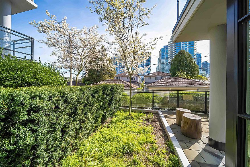 106 458 W 63rd Avenue