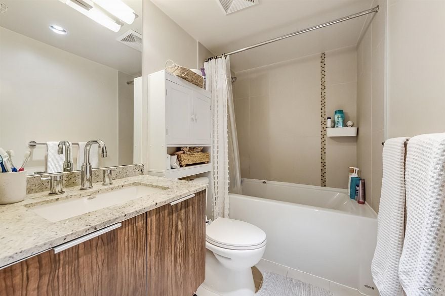 213 1088 Richards Street