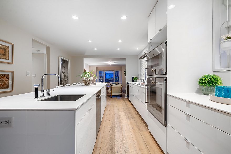 2011 Creelman Avenue