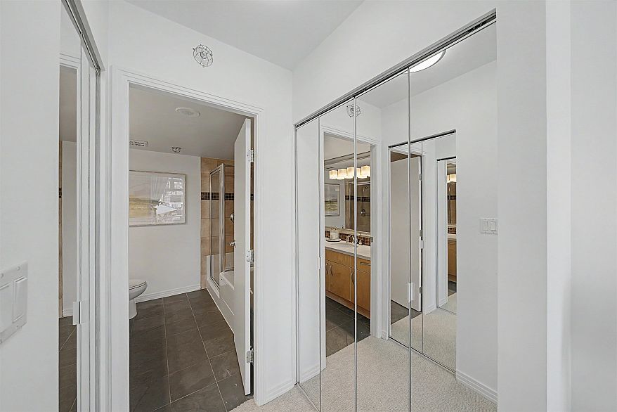 TH A 1199 Marinaside Crescent