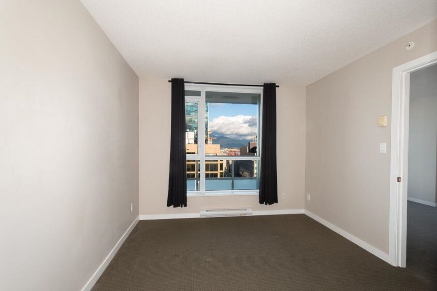 2102 833 Seymour Street