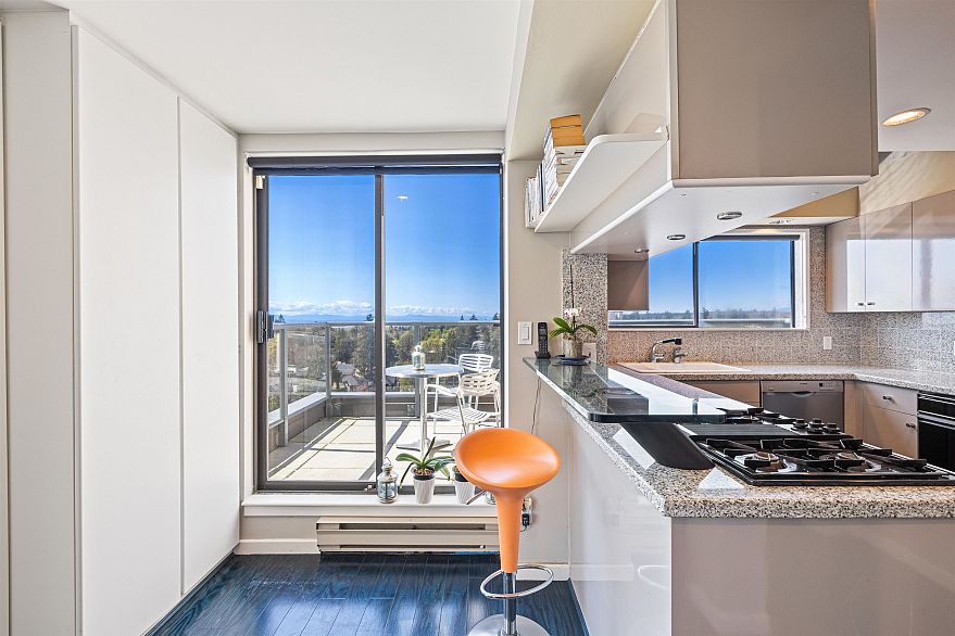 1100 5890 Balsam Street