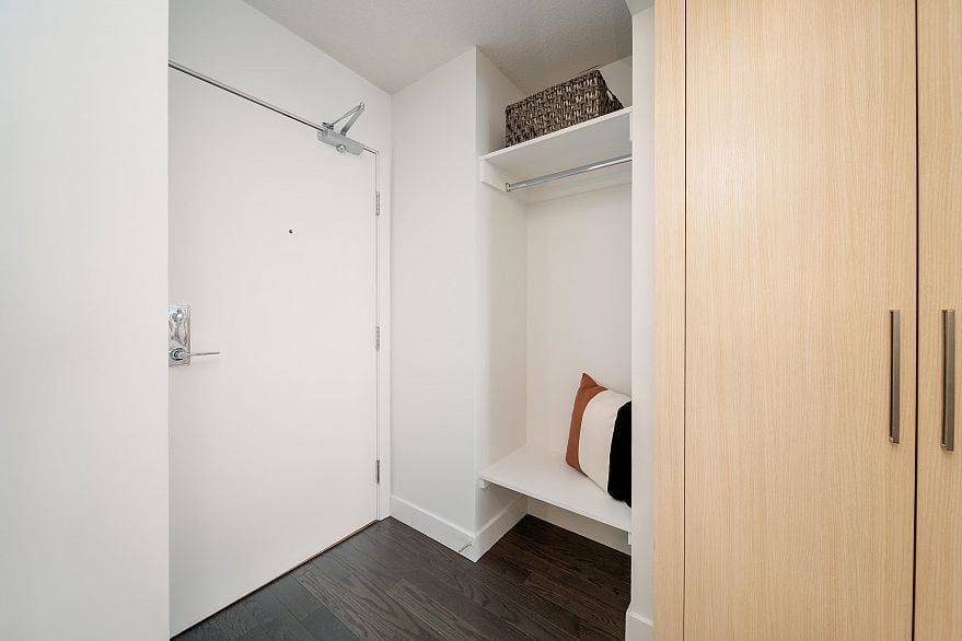 1703 1325 Rolston Street