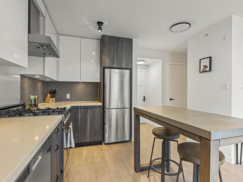 502 311 E 6th Avenue