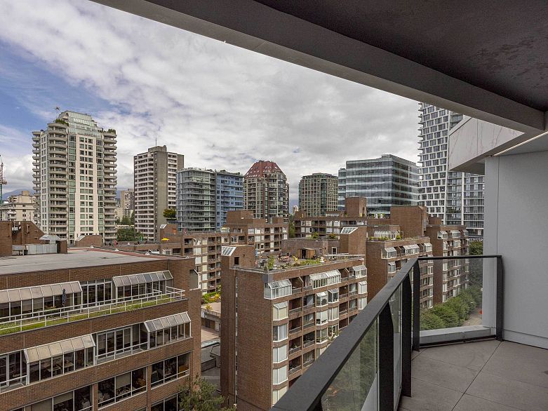 1104 889 Pacific Street