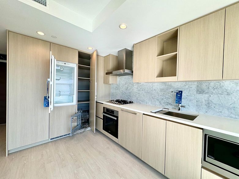 1318 1768 Cook Street