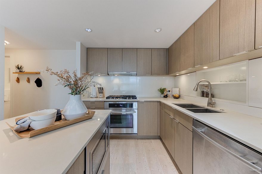 710 111 E 1st Avenue