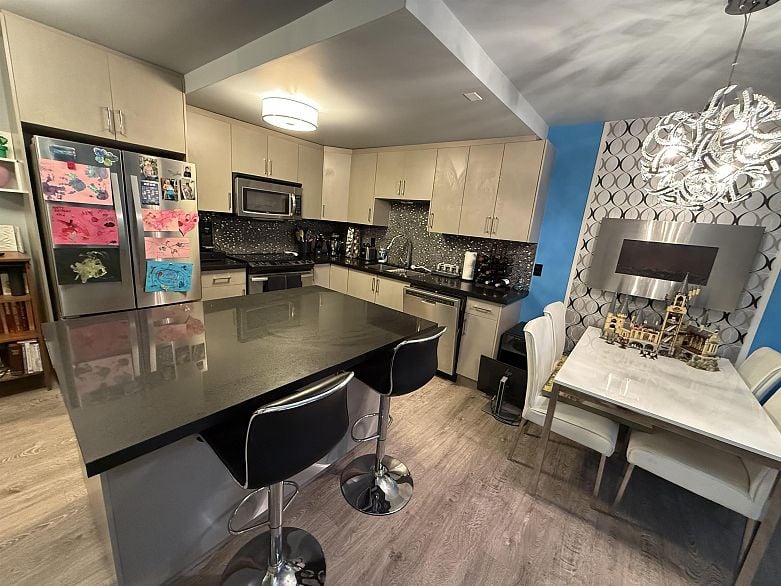 117 2416 W 3rd Avenue