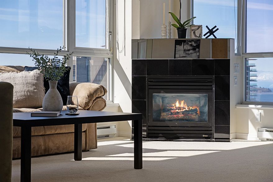 3601 1328 W Pender Street