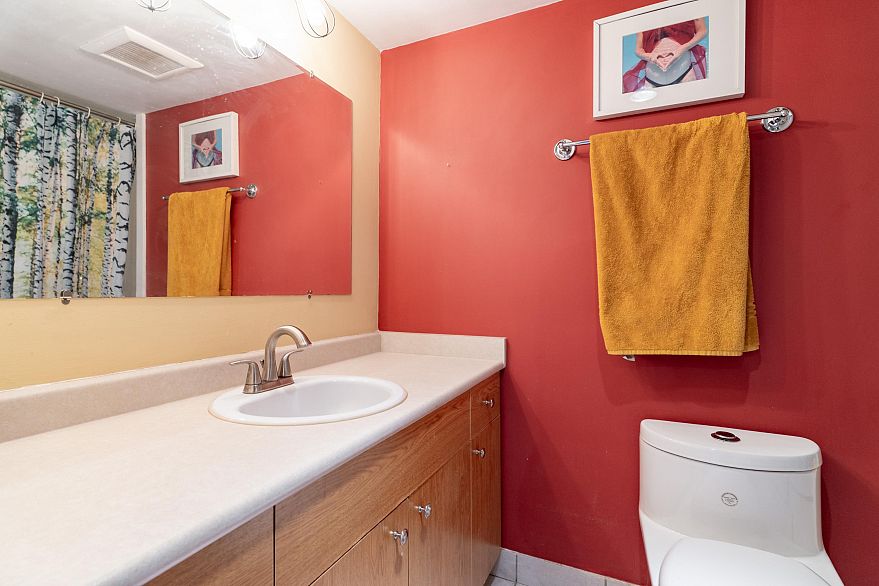 1403 1330 Harwood Street