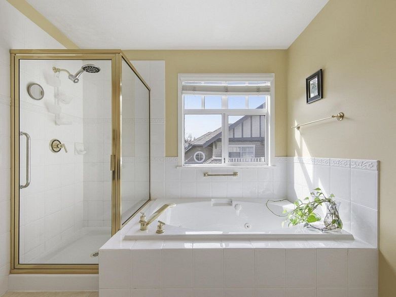 31 5650 Hampton Place