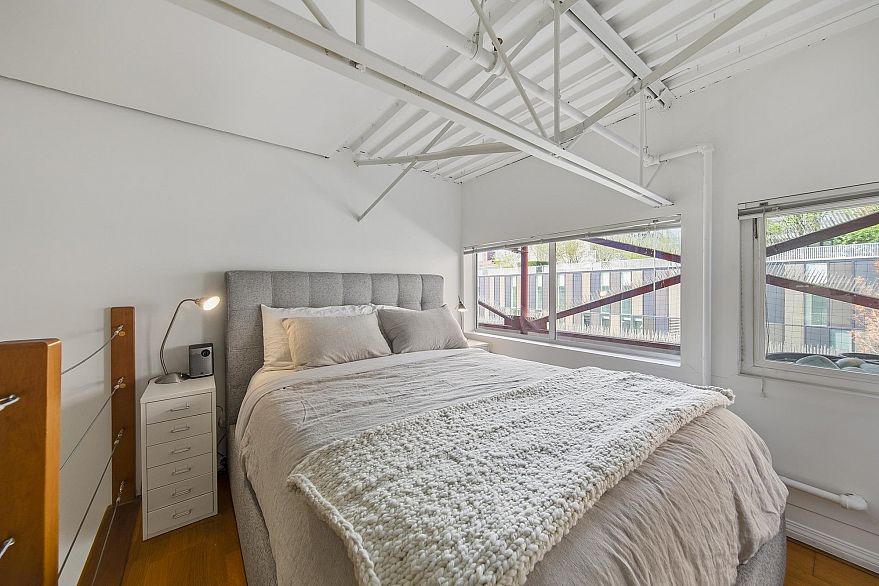 C6 238 E 10th Avenue